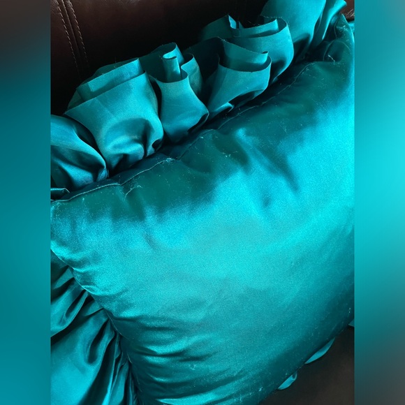 Pier 1 teal ruffle pillows - Picture 7 of 11